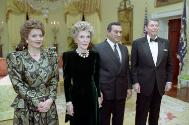 C45102-33, President Reagan, Nancy Reagan with President Mohammed Hosni Mubarak of Egypt and Su…