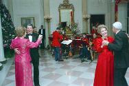 C50530-14, President Reagan, Margaret Thatcher, Nancy Reagan and Denis Thatcher dancing in the …