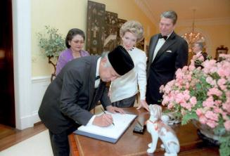 C10653-11, President Soeharto of Indonesia signing the guestbook in the residence as President …