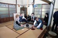 C18288-26, Trip to Japan, Tea at Prime Minister Nakasone's Private Retreat with Nancy Reagan, Y…