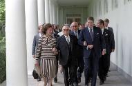 C29849-11A, President Reagan and Selwa Roosevelt walking with President Habib Bourguiba of Tuni…