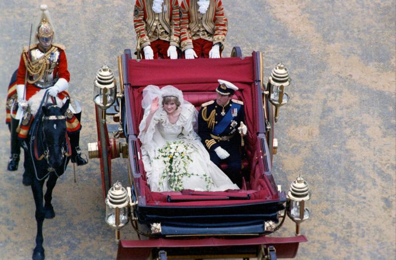 C3304-24 Prince Charles and Princess Diana riding in a  horse drawn carriage during their Royal…