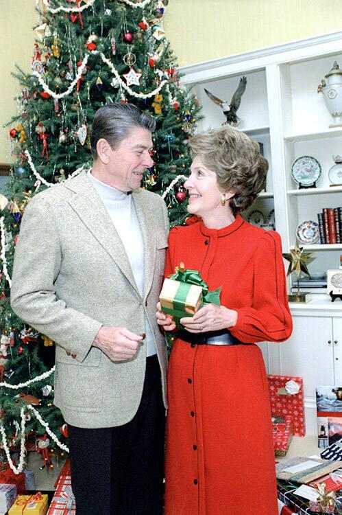 C5725-16A, President Reagan and Nancy Reagan posing by the Residence Christmas Tree 12/24/1981.…