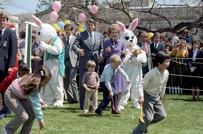 C7373-13, President Reagan and Nancy Reagan at The Easter Egg Roll on the South Lawn of the Whi…