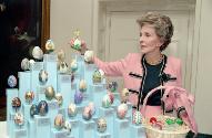 C46115-16, Nancy Reagan with Easter Egg Display in the White House. 03/28/1988. Reagan White Ho…