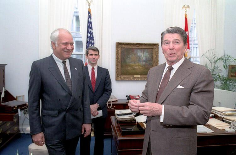 C28152-12, President Reagan in Robert McFarlane's office with Adolfo Calero, a Nicaraguan Democ…