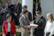 C10977-17A, President Reagan greeting winners of the New York City Marathon (Alberto Salazar, G…
