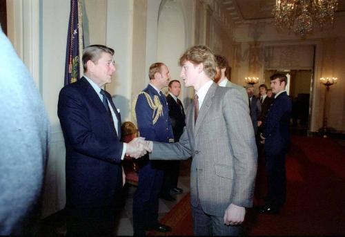 Wayne Gretzky C6277-27, President Reagan greeting Hockey player Wayne Gretzky at a Luncheon for National Hock…