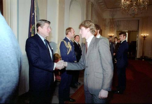 C6277-27 President Reagan greeting Hockey player Wayne Gretzky at a Luncheon for National Hocke…