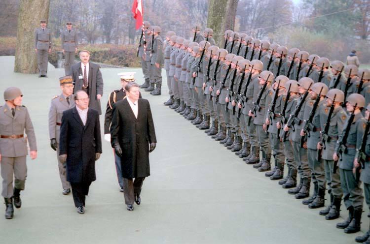 C32049-18A  President Reagan walking with Swiss President Kurt Furgler in Le Reposoir during th…